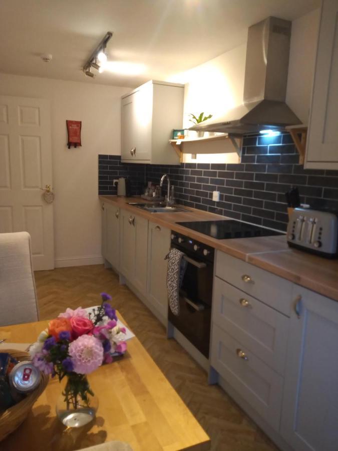The Eaves, Glastonbury High Street 2 Bed 2 Bathroom Apartment Экстерьер фото