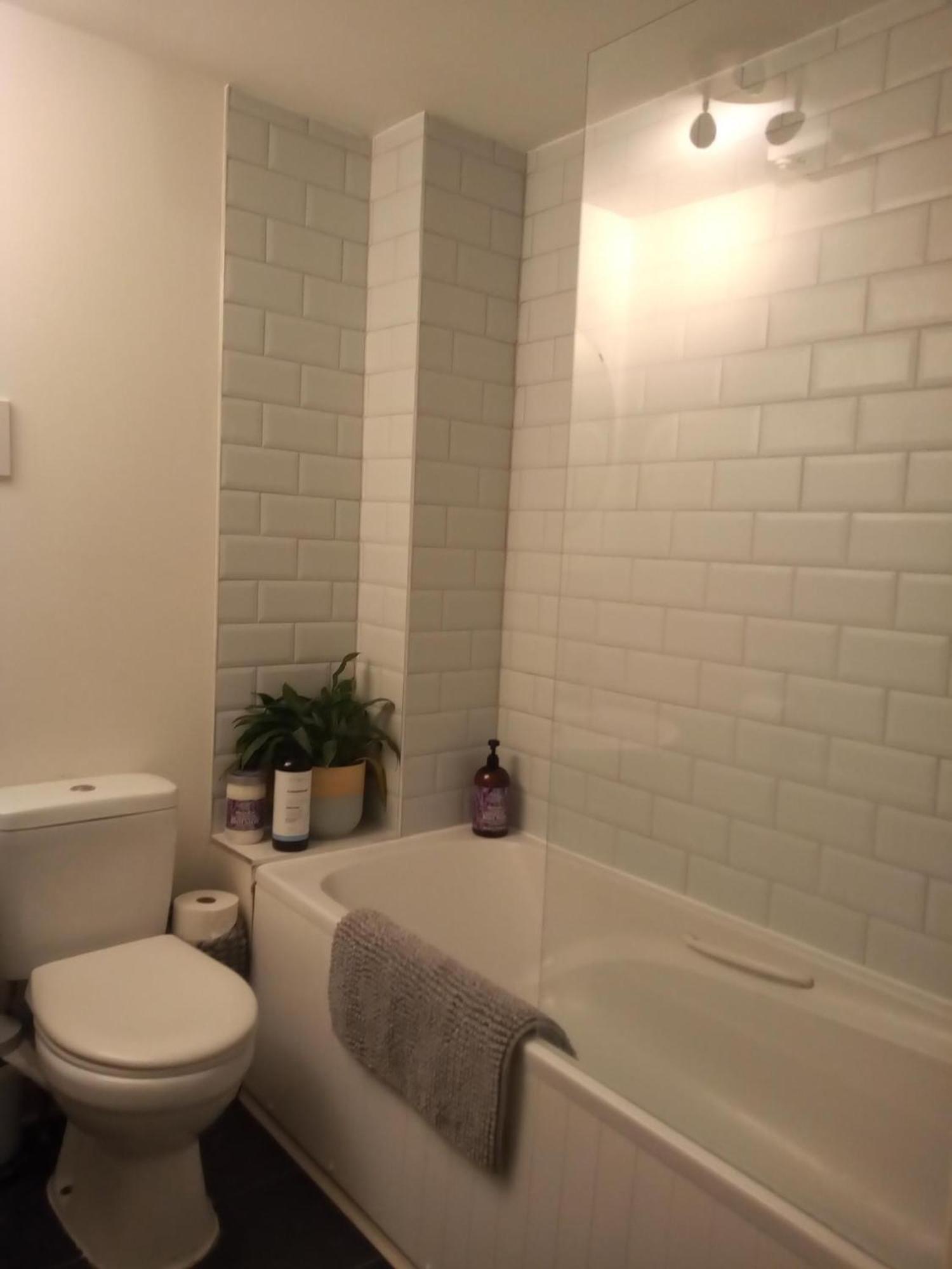 The Eaves, Glastonbury High Street 2 Bed 2 Bathroom Apartment Экстерьер фото